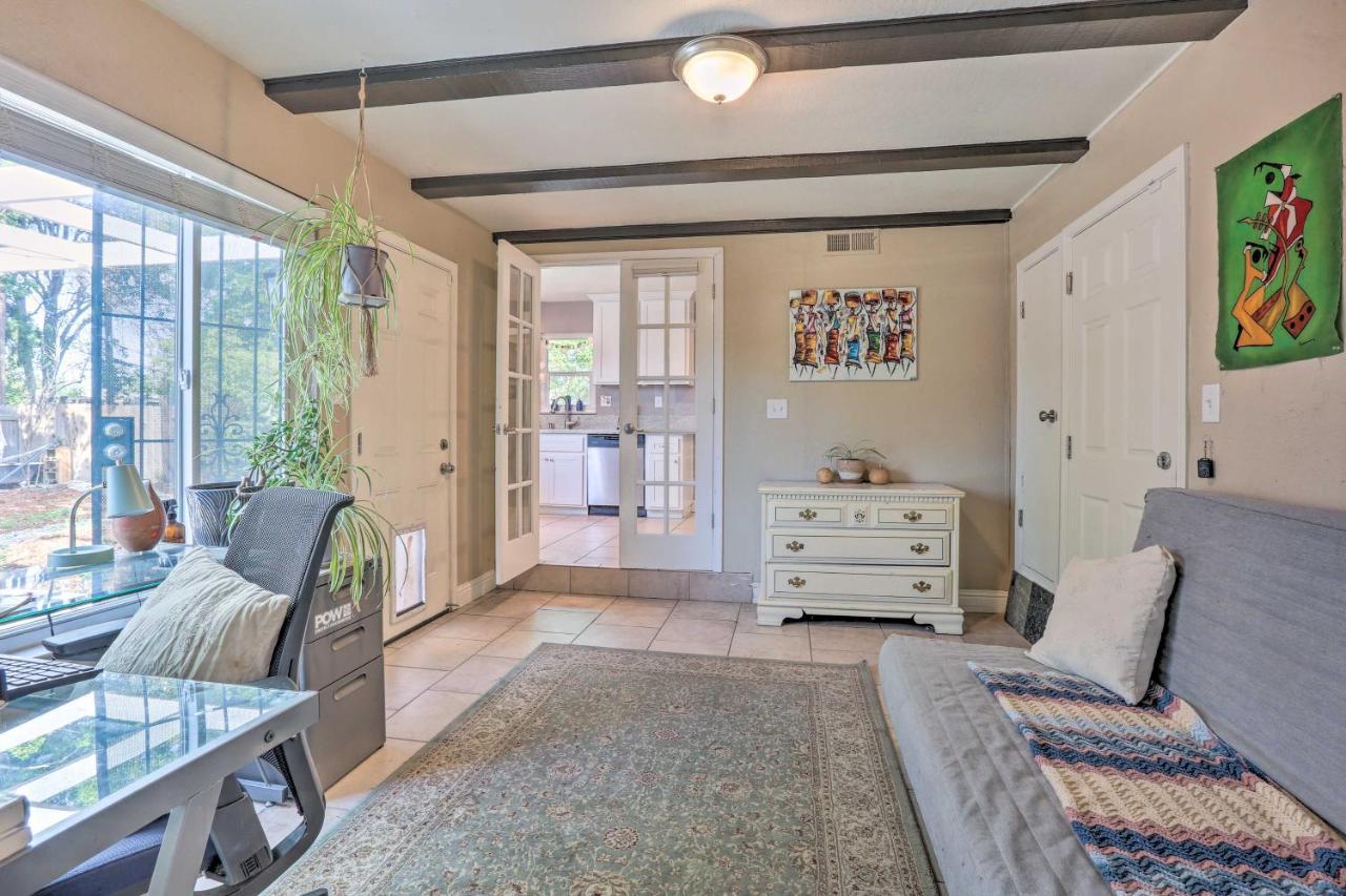 Holiday home Whimsical With Garden And Patio! Sacramento