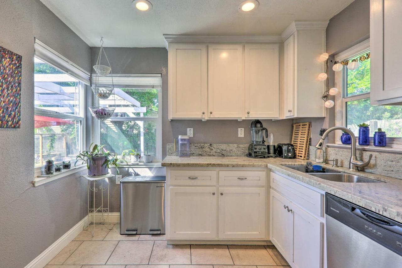 Whimsical With Garden And Patio! Holiday home *