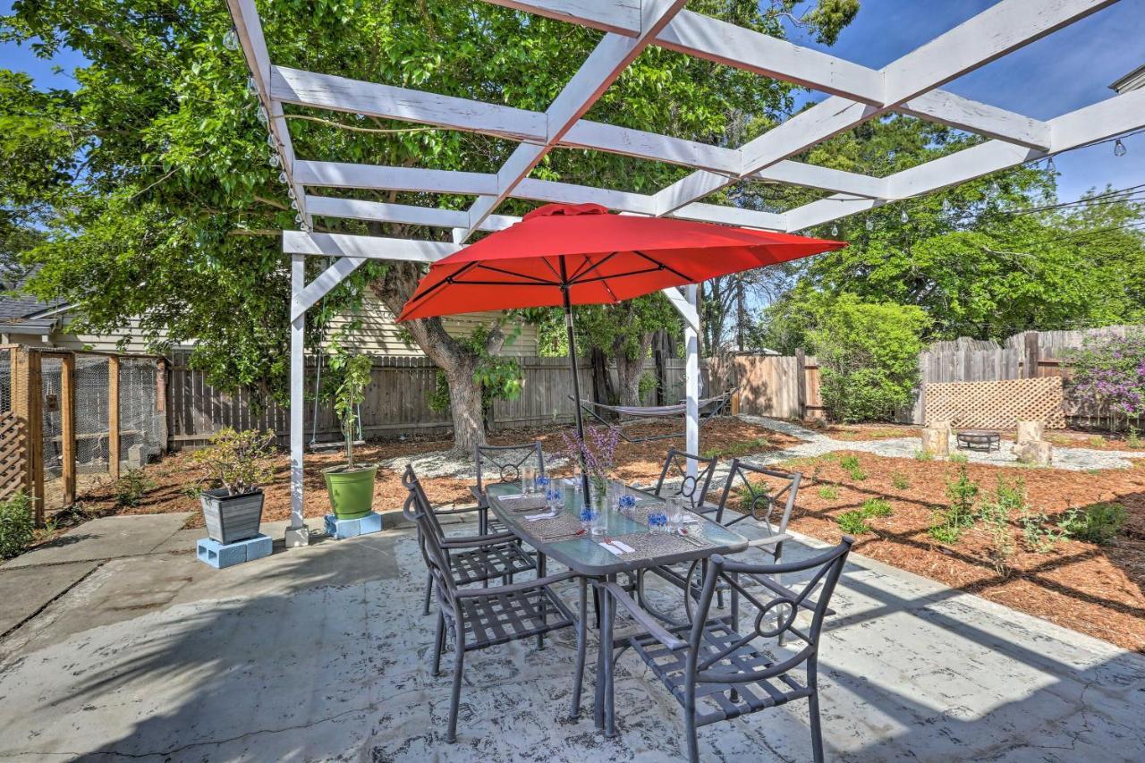 Whimsical With Garden And Patio! *