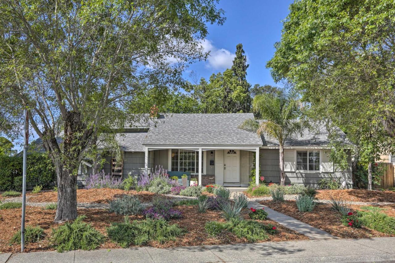 Whimsical With Garden And Patio! *